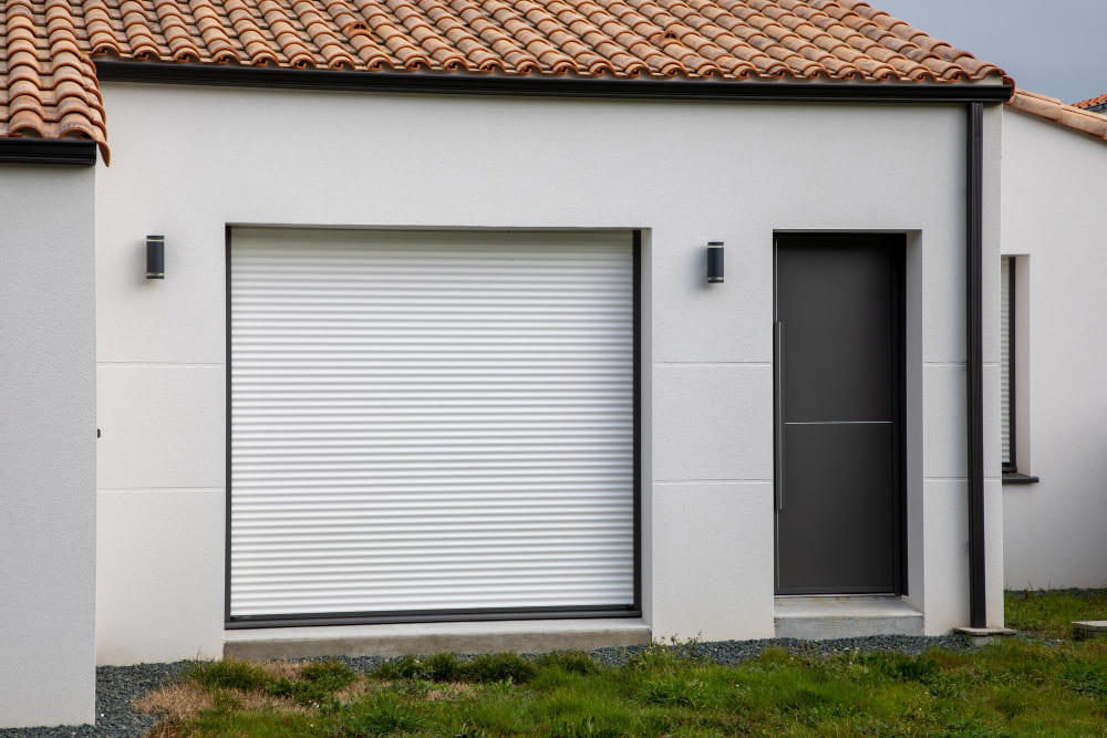 Volet roulant installé sur une maison individuelle à Le Grand Lemps, Voiron ou Saint-Étienne-de-Saint-Geoirs