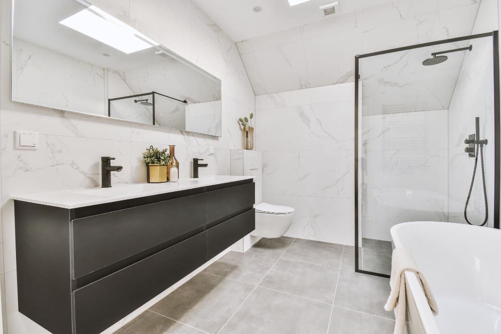 Pose d’une salle de bain neuve à Le Grand Lemps, Voiron ou Saint-Étienne-de-Saint-Geoirs