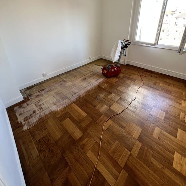 Ponçage et vitrification d’un parquet ancien à Le Grand Lemps, Voiron ou Saint-Étienne-de-Saint-Geoirs